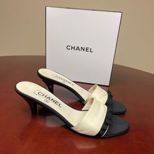CHANEL Cream and Black Leather Kitten Heels